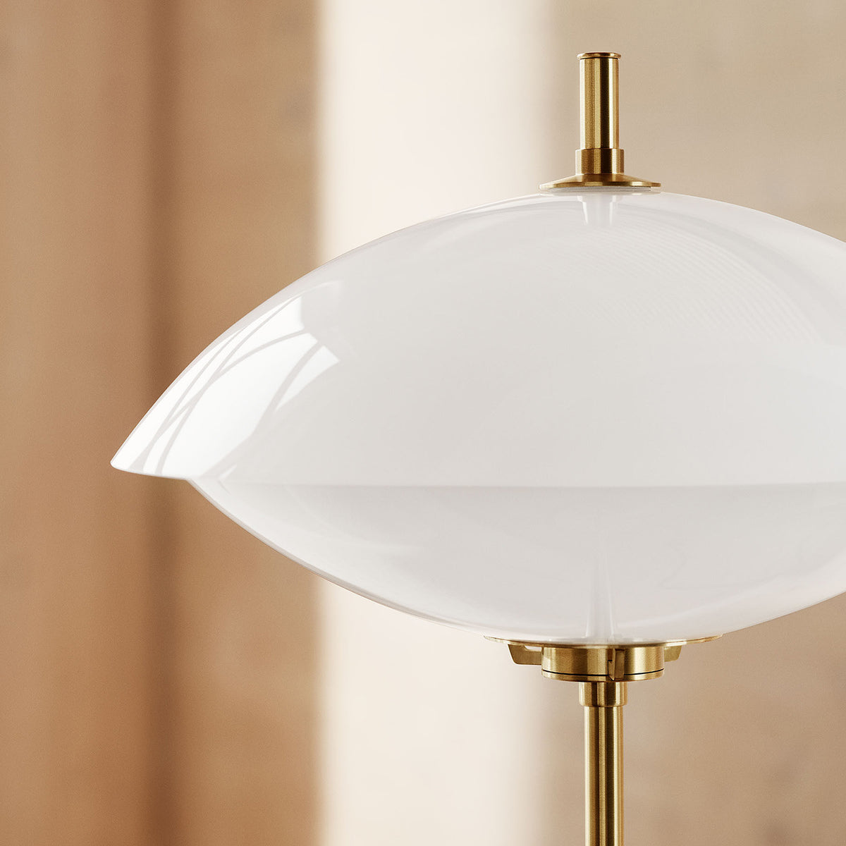 Clam Table Lamp