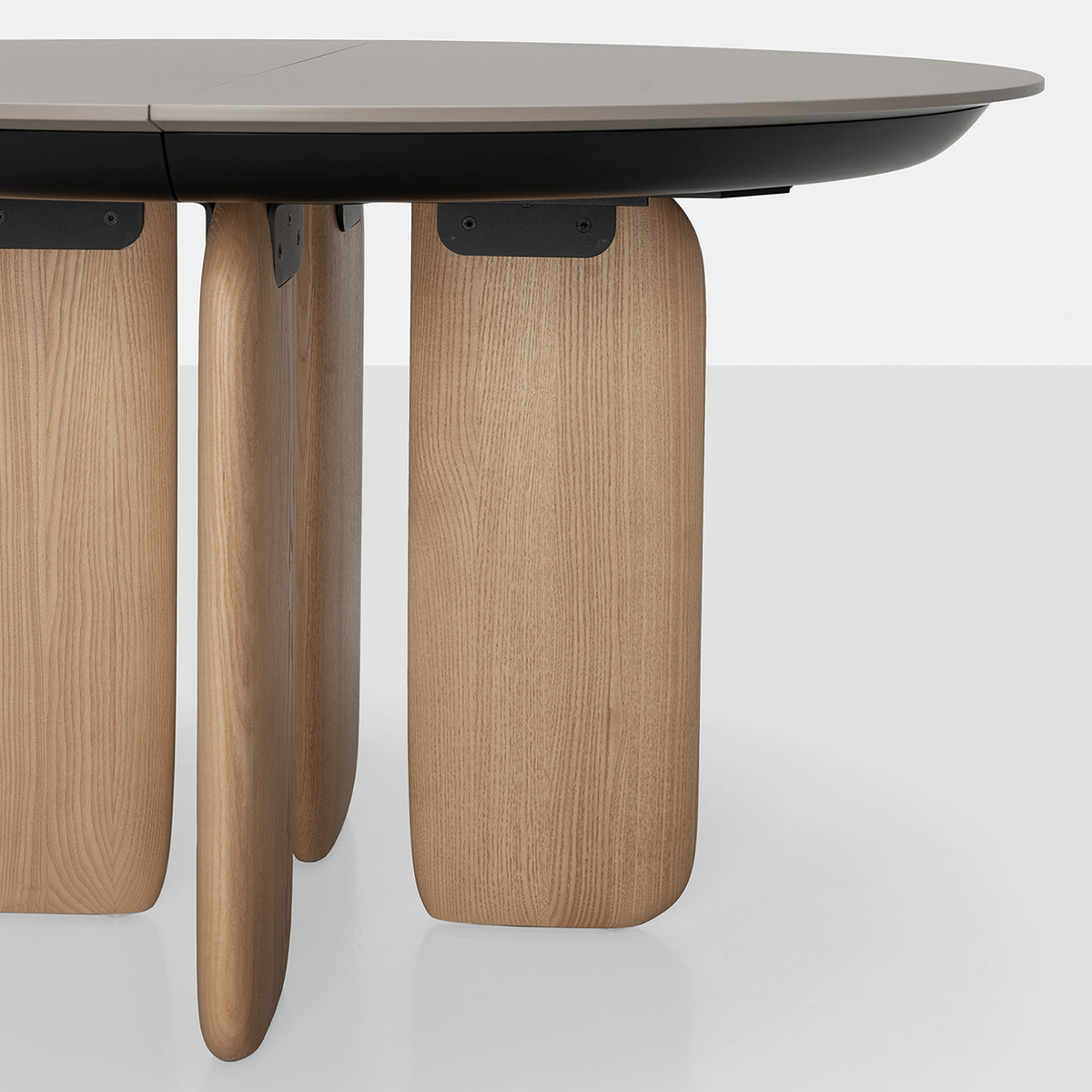 Pala Extendable Dining Table