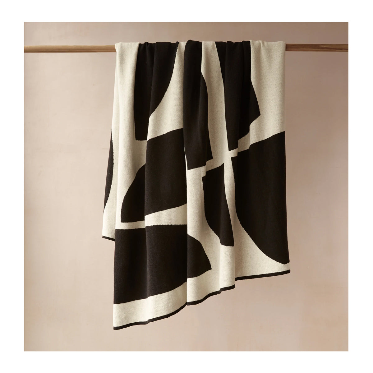 Bruten Throw, Black