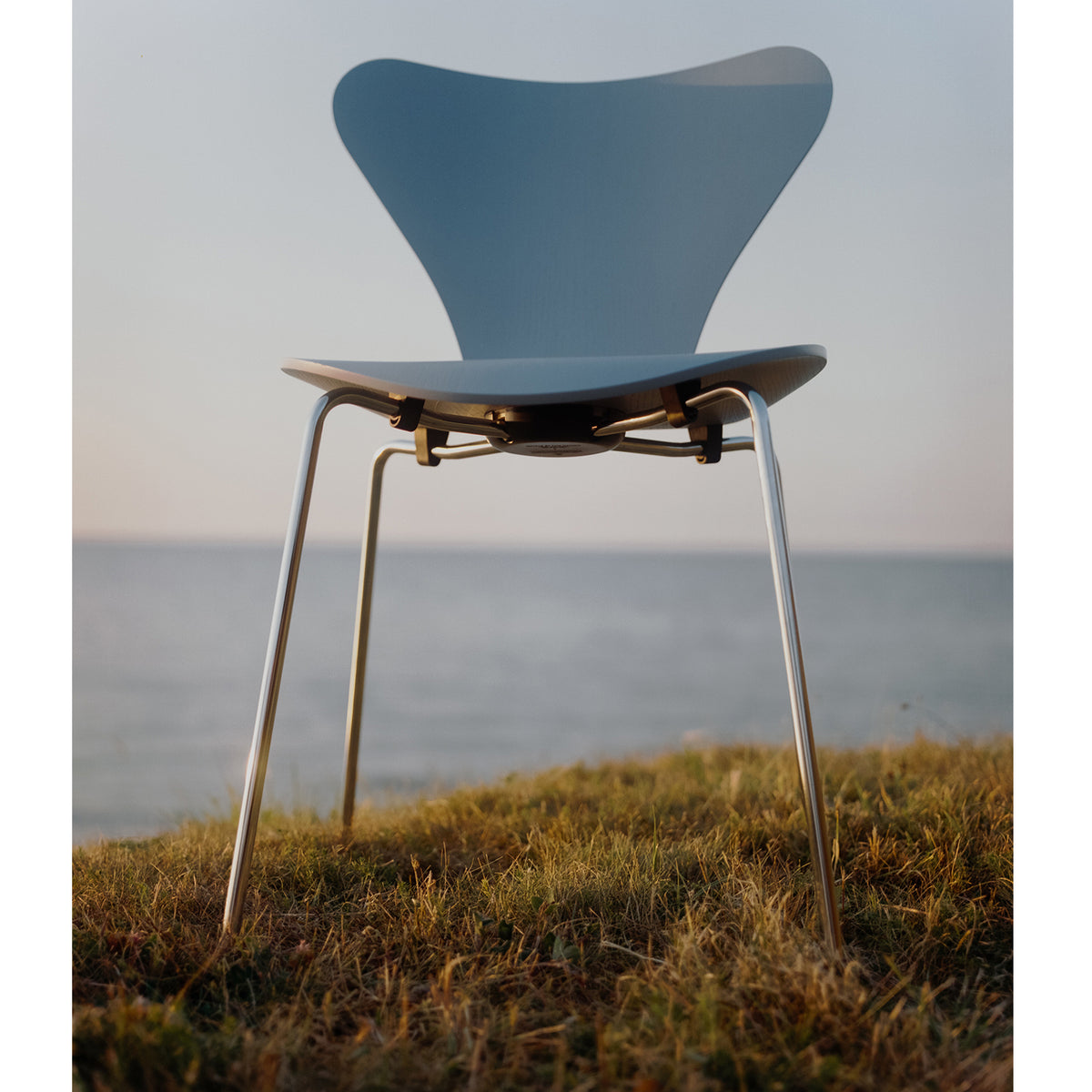 Series 7 Chair, Lavender Blue - Fritz Hansen