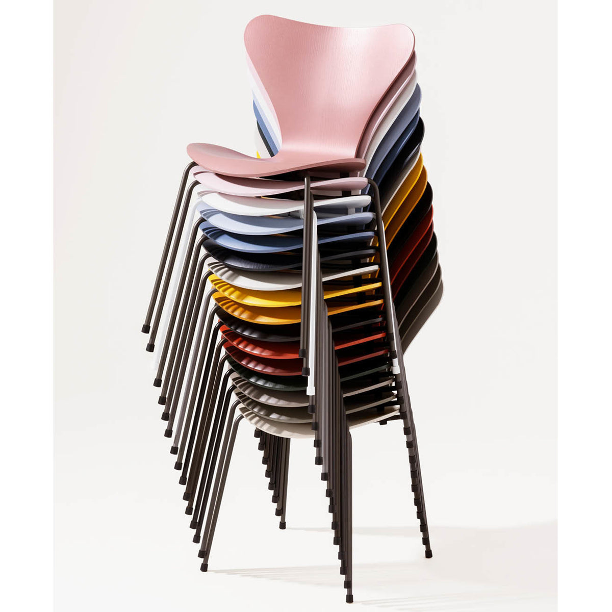 Series 7 Chair, Pale Rose - Fritz Hansen